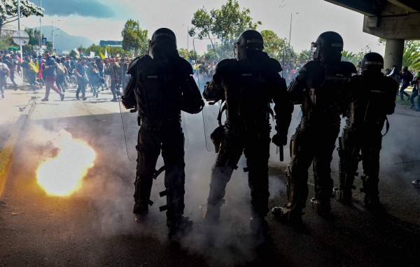 Caos, violencia y tres muertos durante protestas en Colombia contra Iván Duque