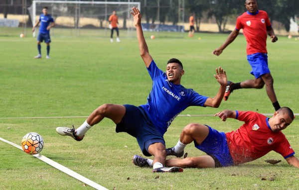 Wilmer Crisanto alaba el juego de Óscar Salas