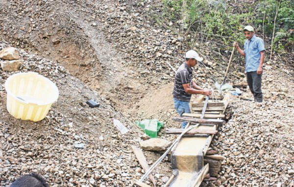 Pobladores temen contaminación de quebrada Santo Tomás