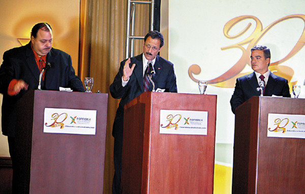 Precandidatos presidenciales rinden culto a la transparencia