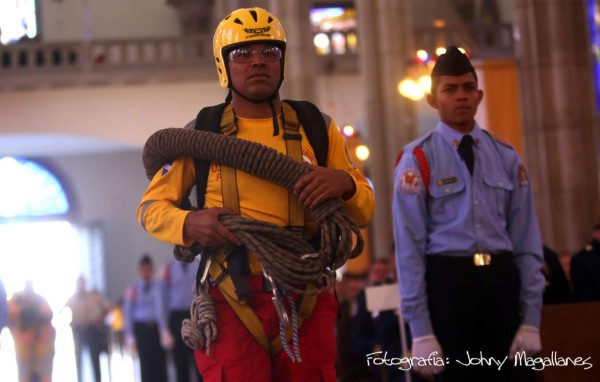 Bomberos rinden honor a la Virgen de Suyapa
