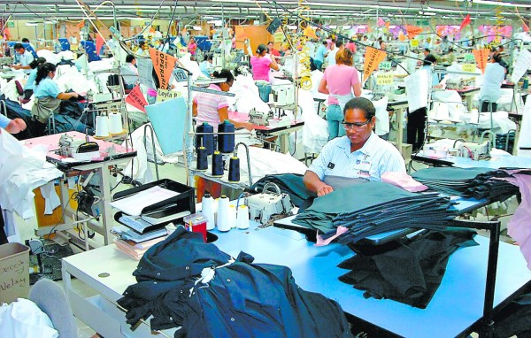 Ajuste salarial por 4 años para maquila