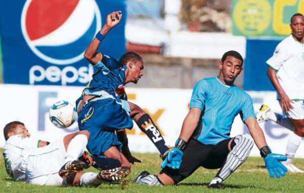 Jerry Bengtson salvó el invicto de Motagua con gol en posición adelantada