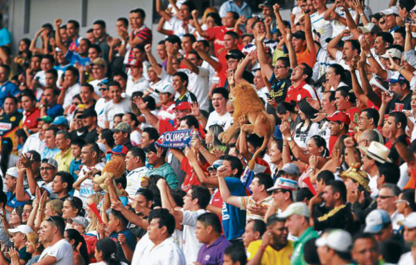 Diez olimpistas ganaron camisas