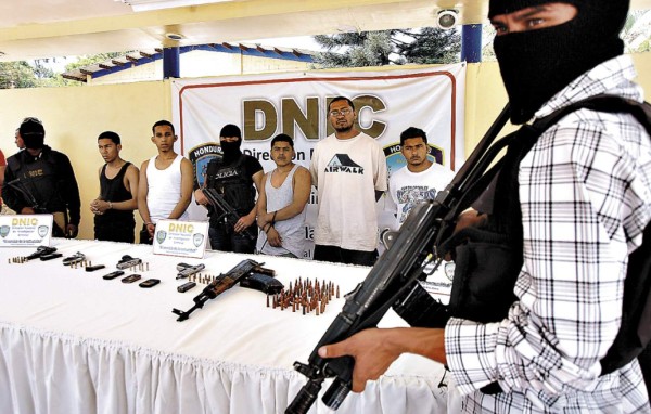 No acusan a pandilleros por masacre y quema de bus