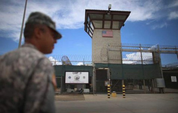 EE UU reciben a 15 detenidos de Guantánamo, el mayor traslado bajo Obama&nbsp;&nbsp;&nbsp;