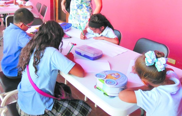 Escuelas bilingües listas para recibir a 67,391 estudiantes este lunes
