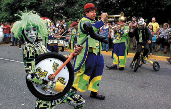 Explotó el carnaval en la Feria Juniana