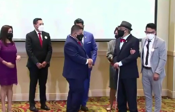 'Yo sí creo que me lo merezco': periodista Mario Ramírez recibe el 'Álvaro Contreras'