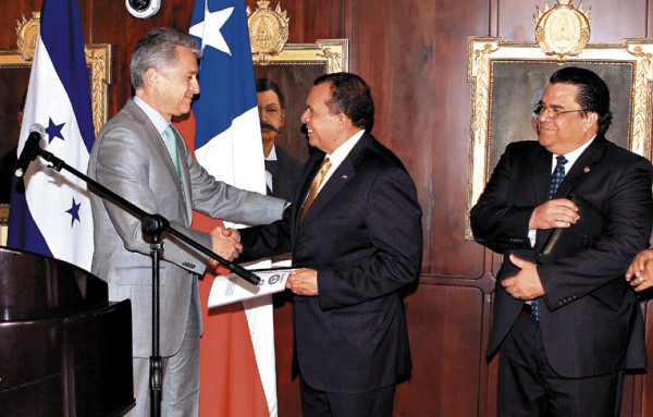 Carabinero con oscuro pasado designa gobierno de Chile para integrar comisión en Honduras