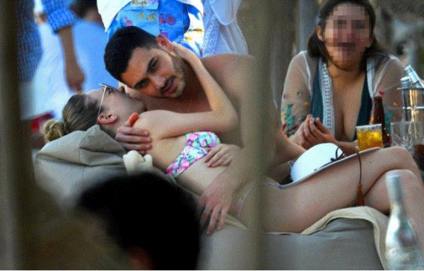 Fotos confirman romance de Ester Expósito y Alejandro Speitzer