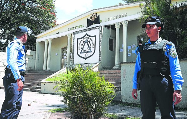 Educación y Seguridad aplicarán nuevas medidas en 21 institutos de la capital