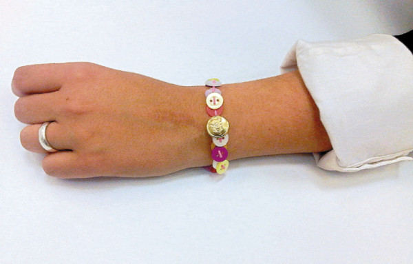 Pulsera en cuatro simples pasos