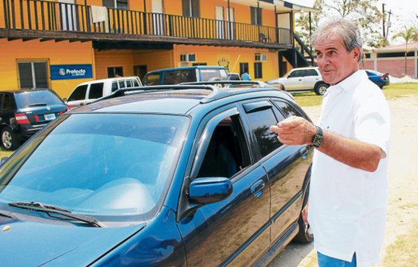 Mario Zanabria le da la bendición a Chelato Uclés
