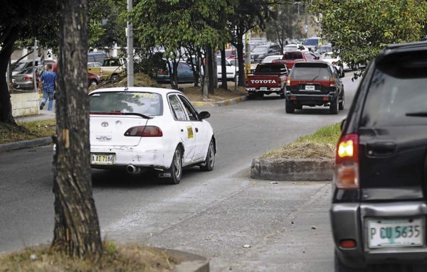 Hasta 40 minutos tarda un conductor en llegar a su destino en Tegucigalpa