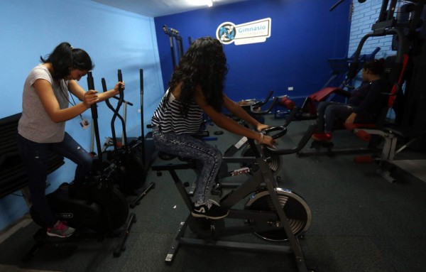 Mil mujeres buscan vencer la violencia en la capital de Honduras