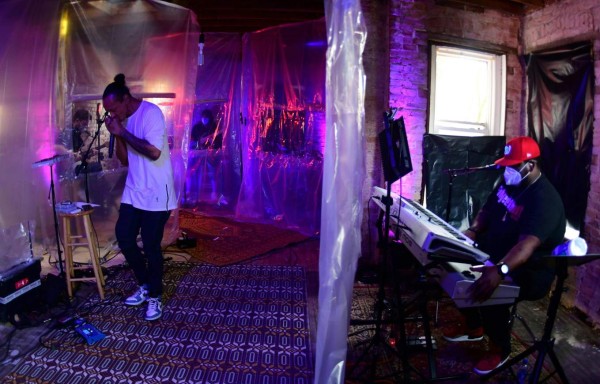 FOTOS: Músico ofrece jazz gratuito a su barrio en EEUU y al mundo&nbsp;&nbsp;