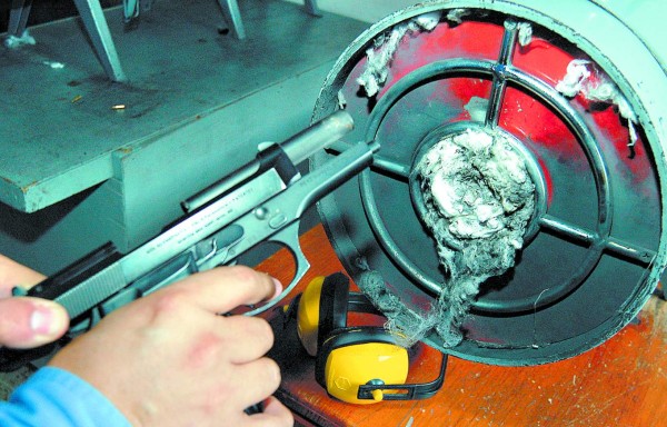 Exigirán mínimo de 25 años y pruebas psicológicas para portar armas