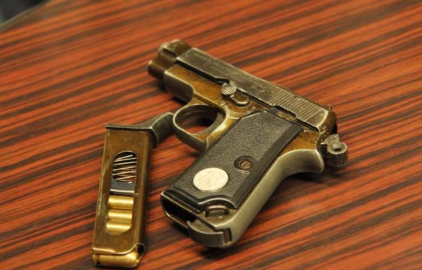 Un adolescente indio se dispara al sacarse un selfi con una pistola