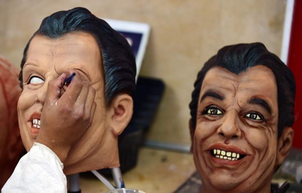 Crean máscaras del fallecido ídolo mexicano Juan Gabriel&nbsp;&nbsp;