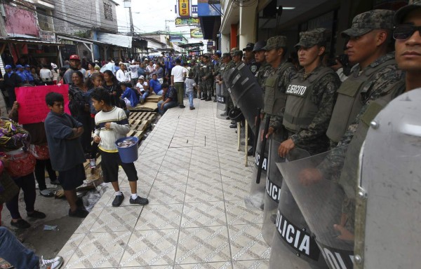 Vendedores paralizan actividad comercial en Comayagüela