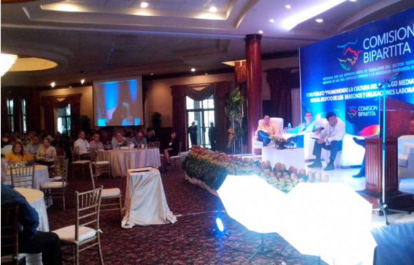 En foro promueven diálogo entre empresarios y trabajadores del sector maquila