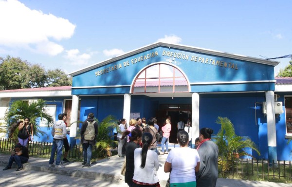 Por graduarse más de 18 mil alumnos de media en la capital