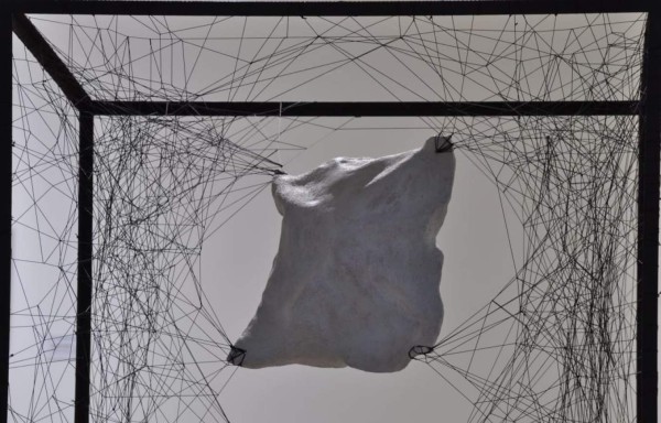 Edwin López o las almohadas que tensan el alma de la arcilla