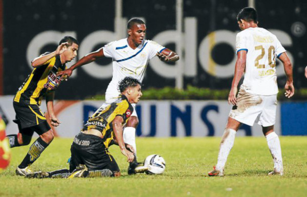 Olimpia a una caída del récord