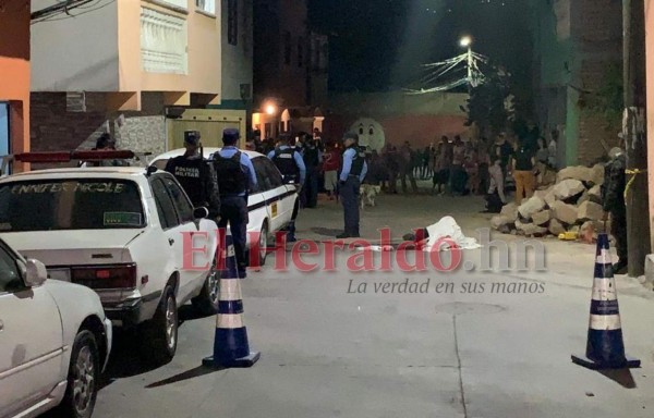 FOTOS: Conmoción y llanto en violenta escena del crimen de dirigente de taxis