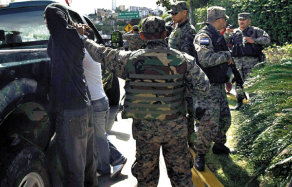 Cambios de último momento generan cuestionamientos contra audiencias