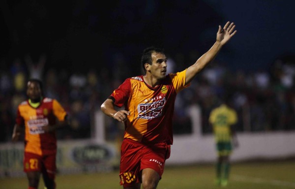 Real España vence al Parrillas One con triplete de Cardozo