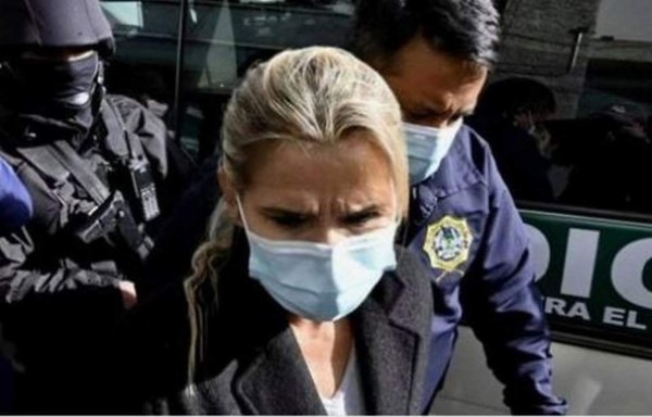 De autoproclamarse presidenta a terminar en la cárcel: Lo que llevó a Jeanine Áñez a atentar contra su vida (FOTOS)