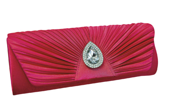 El clutch, sobrio y elegante accesorio