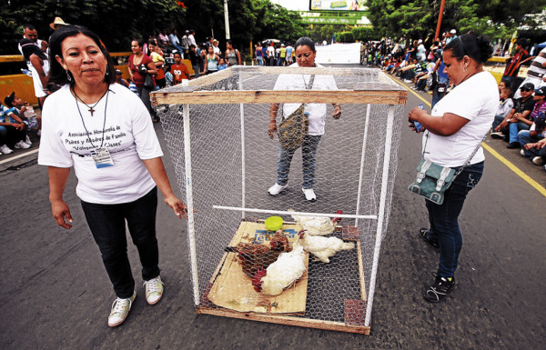 Baile y mojigangas se robaron el show en fiestas de Independencia