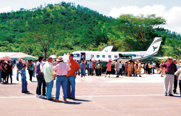 Raquítica afluencia de pasajeros en aeropuerto de El Aguacate