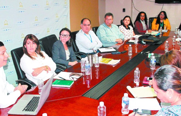 Directores de hospitales públicos deben presentar plan de salida a la crisis