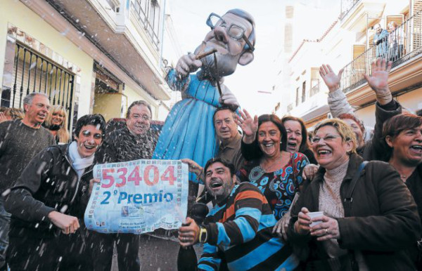Pequeño pueblo español gana millones en la lotería