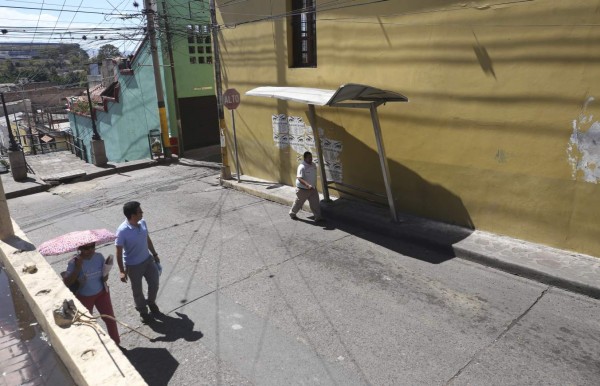 Temerosos por su vida, taxistas trabajan a medio vapor en el DC