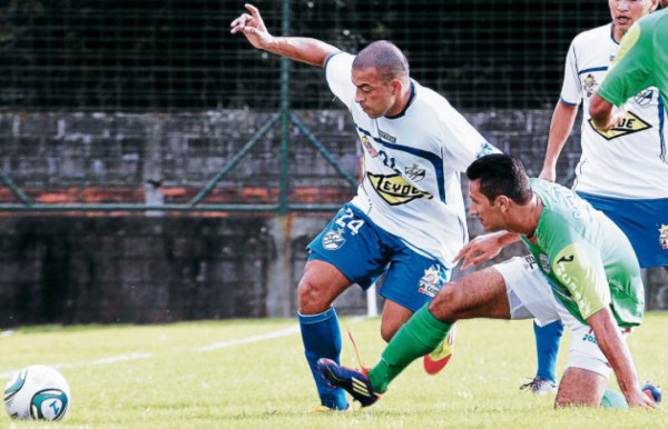 El Monstruo sudó mucho para ganar