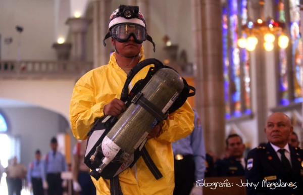 Bomberos rinden honor a la Virgen de Suyapa