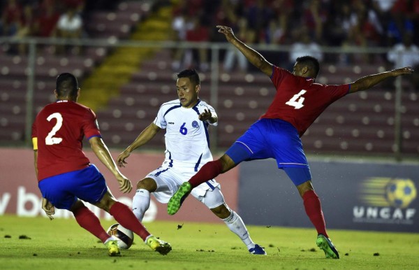 Honduras se mide a El Salvador con el reto de jugar mejor y seguir primeros