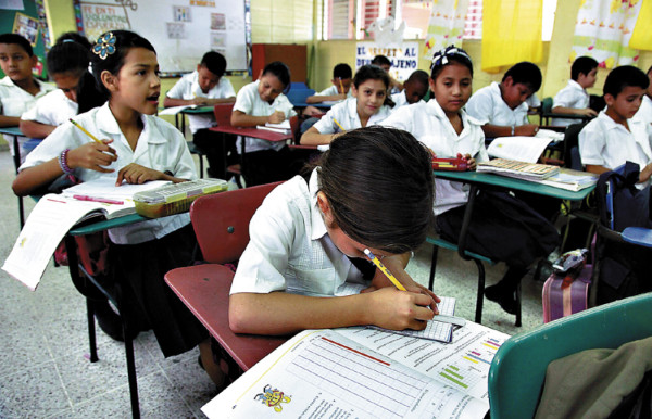 53 mil reprobados menos reporta Educación