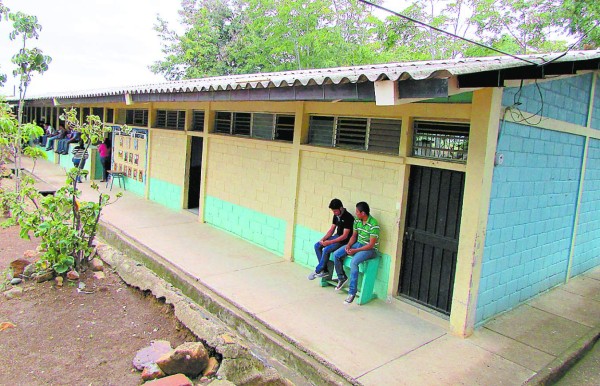 Buscan erradicar analfabetismo entre los pobladores de Yauyupe