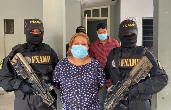 Cae 'La Sexi', supuesta cabecilla de la MS-13 y uno de sus compinches