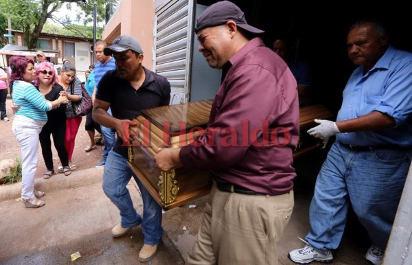 Doloroso momento cuando familiares reclamaron cuerpo del niño soterrado en Los Llanos