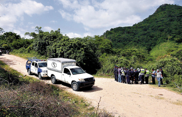 Dentro de su carro encuentran muerto a agente de la DNIC