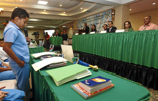 Fortalecer el reciclaje exigen niños a funcionarios&nbsp;&nbsp;