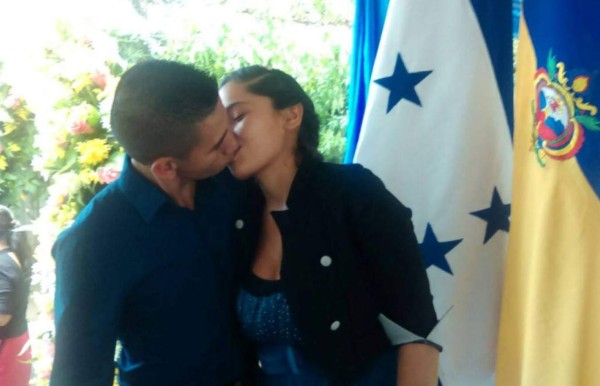 Novia: 'Nuestro amor comenzó por Facebook y ahora somos esposos' &nbsp;