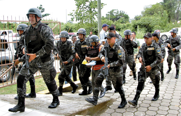 Comisión investiga asesinato de 5 agentes